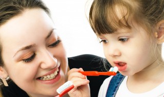 如何给宝宝挑选牙刷和牙膏 教你如何给宝宝挑选牙刷和牙膏