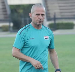 叙利亚国家队主教练是谁?比赛结束时叙利亚队员遭受暴力攻击，主教练发表了什么声明?