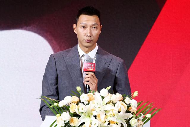 广东男篮官方宣布易建联球衣退役仪式敲定，杜锋和朱芳雨纷纷表达了自己的观点