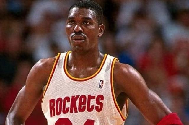 NBA历史最长巅峰期的8位球星：乔丹出局，奥拉朱旺15年末位