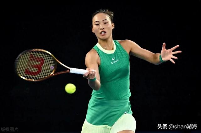 郑钦文2-1战胜卡林斯卡娅，成功晋级澳网女单半决赛，世界排名荣登前十！
