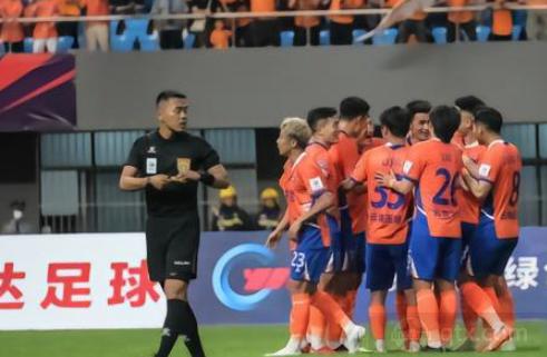 云南玉昆足球队宣布终止21名球员合同 进行阵容大调整