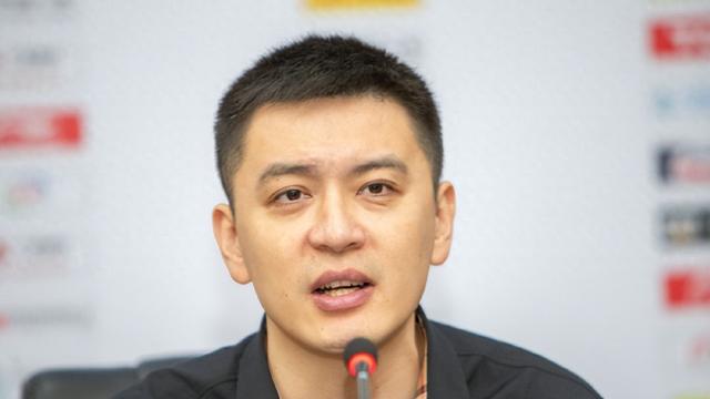 杨鸣点名表扬两人，弗格伤情曝光，张镇麟支持莫兰德