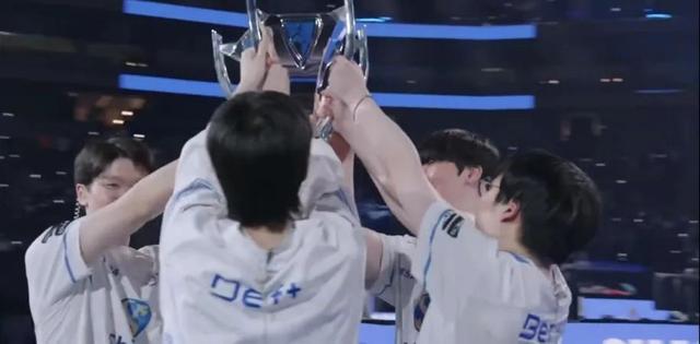 英雄联盟 S12 全球总决赛，韩国LCK赛区DRX战队势如破竹夺冠