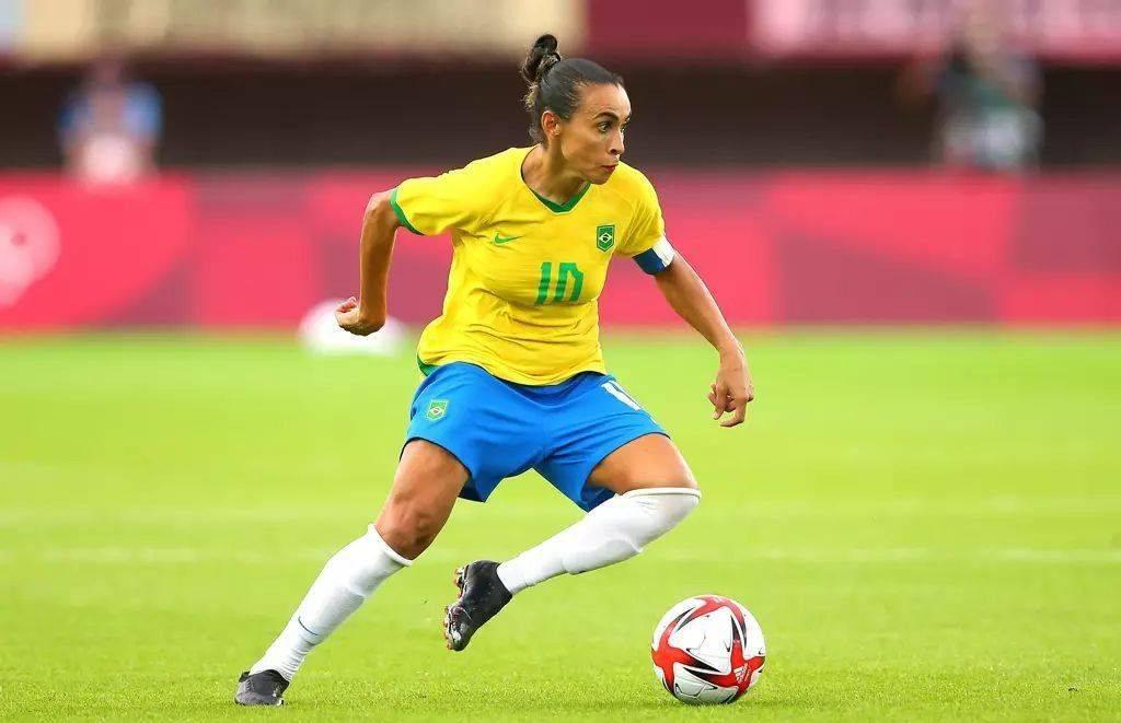 巴西女足传奇玛塔将于2025年退出国家队，被誉为“穿裙子的贝利”的她将结束漫长的足球生涯