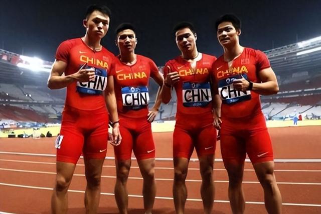 比亚运男子接力夺金！苏炳添领先中国队0.01秒创纪录38秒28