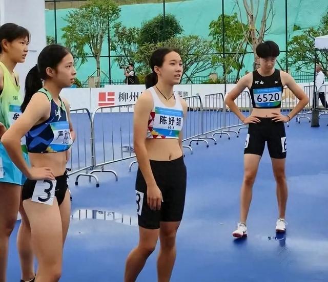 中国15岁短跑天才创下4大神迹，破纪录夺冠：伟大的7秒27！与新女飞人同台猛冲！