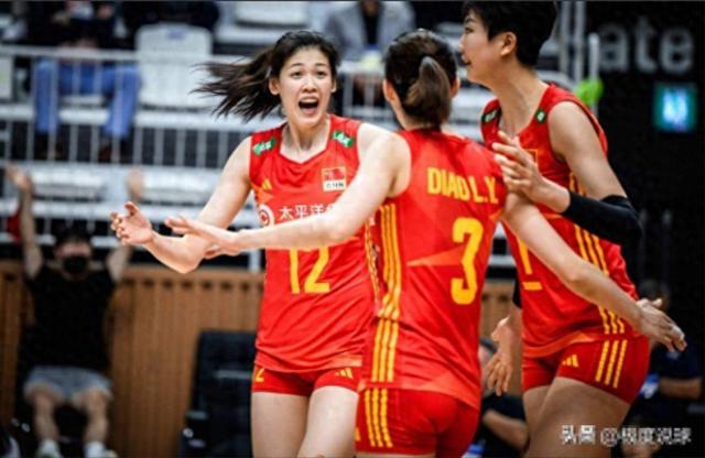 中国女排3-0击败韩国，赛后收到三个好消息，暂居世联赛积分榜首位