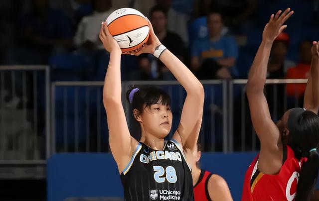 WNBA首秀！李月汝替补出战4分钟，砍下2分2板帮助球队取得惊险胜利