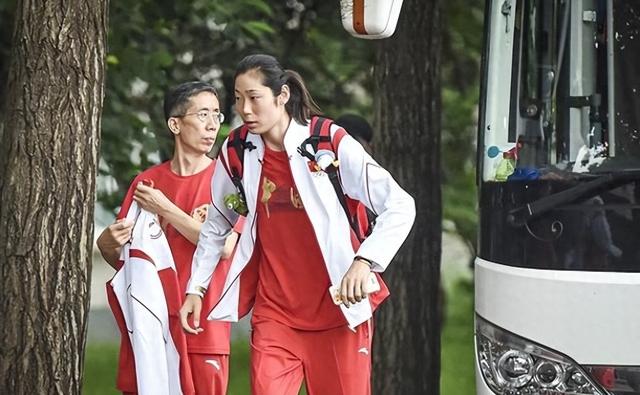 蔡斌和赖亚文获得喜讯，朱婷回国做出重要决定，球迷欢呼称赞