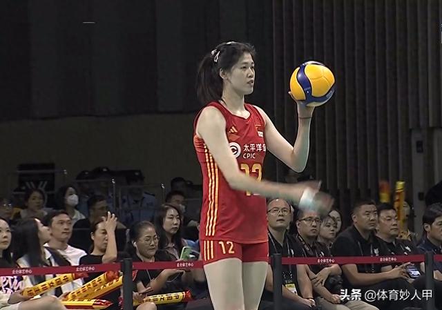 中国女排强势扳回一局，3-1战胜美国队，李盈莹砍下21分助攻助攻